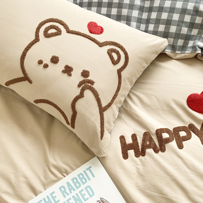 91家纺网 家纺一手货源 找家纺 澳梵家居 2021新款全棉卡通大版毛巾绣四件套 害羞熊-卡其