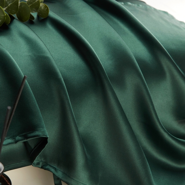 91家纺网 家纺一手货源 找家纺 雅韵诗真丝馆 2023新款真丝枕巾 祖母绿