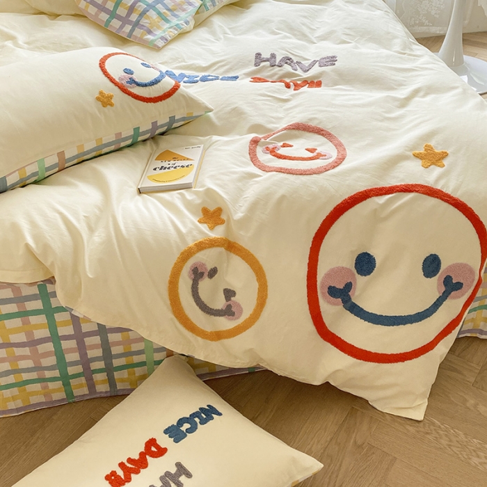 91家纺网 家纺一手货源 找家纺 澳梵家居 2021新款全棉卡通大版毛巾绣四件套 微笑百事达