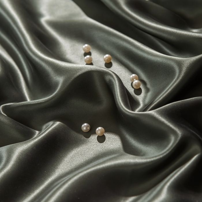 91家纺网 家纺一手货源 找家纺 雅韵诗 2023新款简约款真丝素色双拼四件套 橄榄绿拼银灰