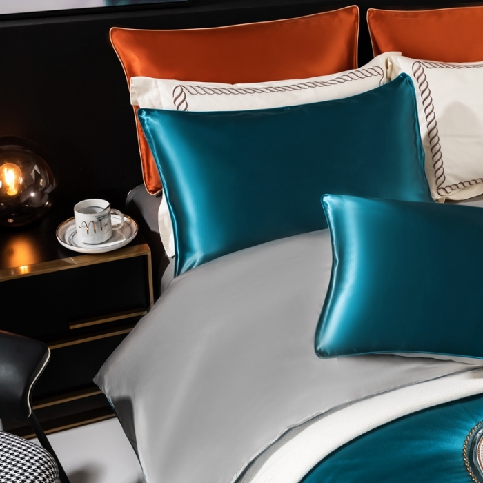 91家纺网 家纺一手货源 找家纺 雅韵诗 2023新款简约款真丝素色双拼四件套 孔雀蓝拼银灰