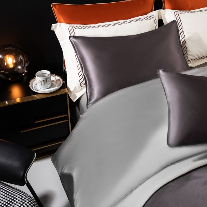 91家纺网 家纺一手货源 找家纺 雅韵诗 2023新款简约款真丝素色双拼四件套 炭火灰拼银灰