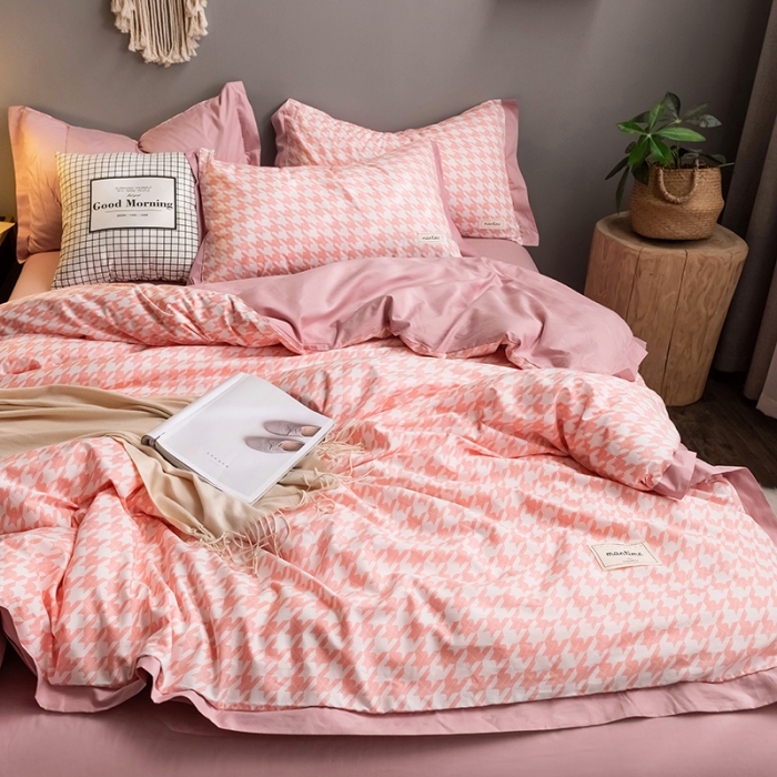 91家纺网 家纺一手货源 找家纺 静家居2024直播北欧织带拼接工艺款四件套千鸟格-樱花粉