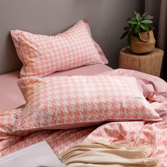 91家纺网 家纺一手货源 找家纺 静家居2024直播北欧织带拼接工艺款四件套千鸟格-樱花粉