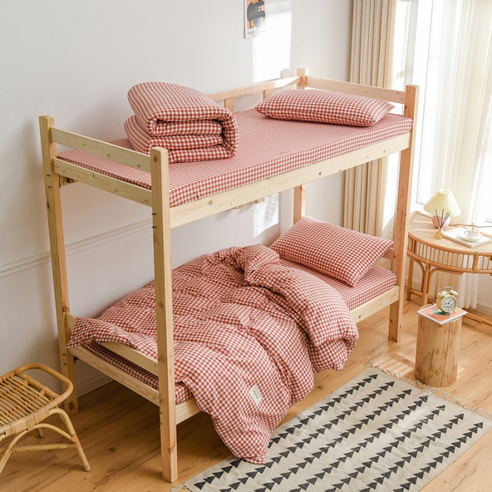 91家纺网 家纺一手货源 找家纺 恋人优选新款全棉色织水洗棉学生三件套 红咖小格