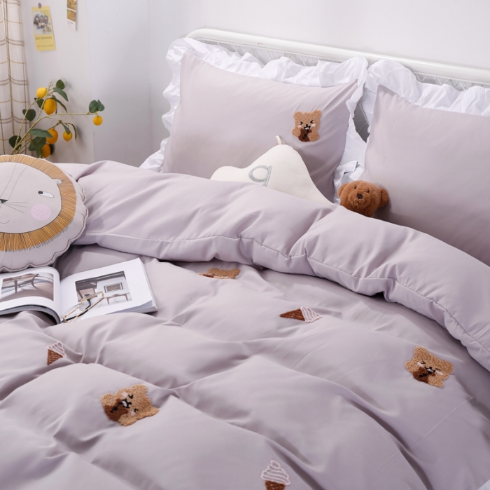 91家纺网 家纺一手货源 找家纺 雨帆  2021新款毛巾绣四件套 曲奇熊浅灰