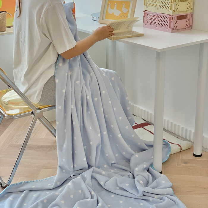 91家纺网 家纺一手货源 找家纺 澳萝拉新款小清新牛奶绒双层盖毯毛毯法莱绒雪花绒ins蓝小爱心