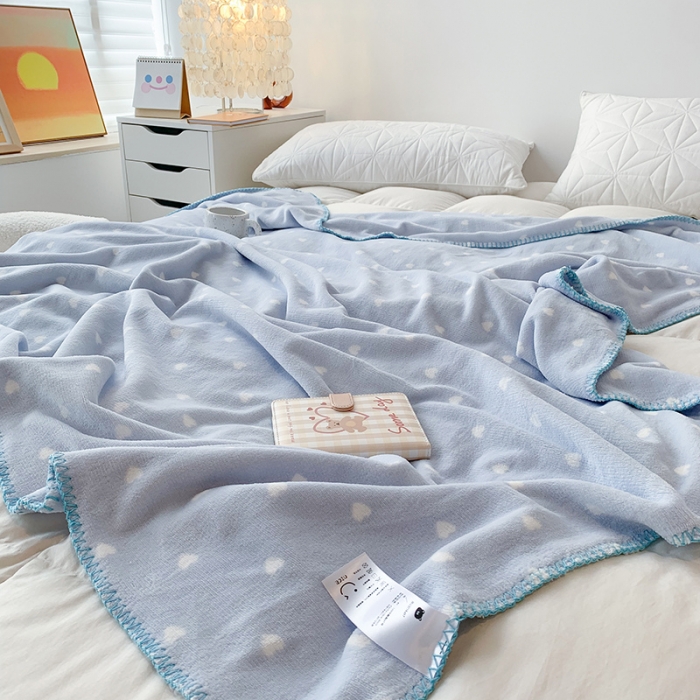 91家纺网 家纺一手货源 找家纺 澳萝拉新款小清新牛奶绒双层盖毯毛毯法莱绒雪花绒ins蓝小爱心