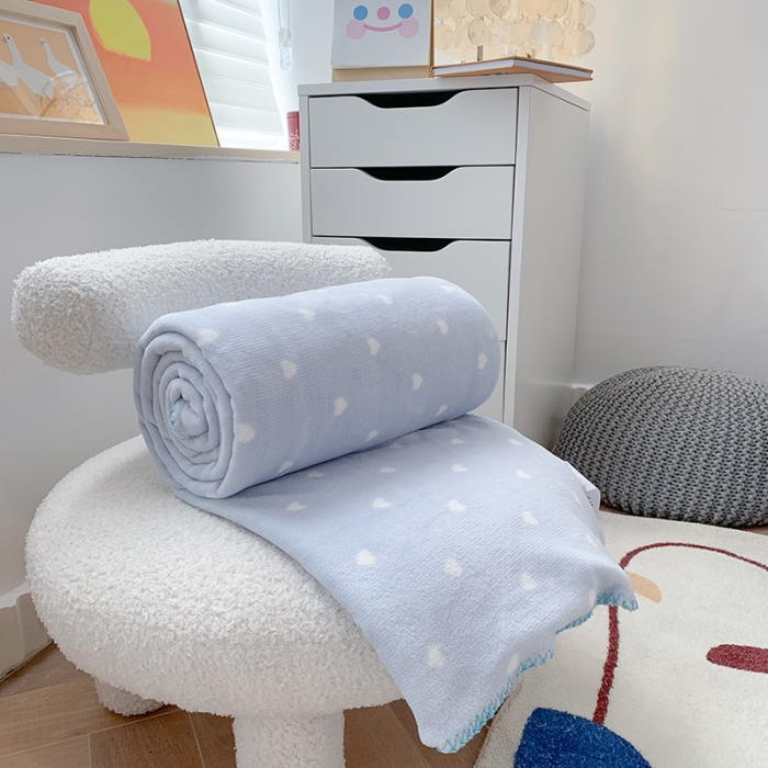 91家纺网 家纺一手货源 找家纺 澳萝拉新款小清新牛奶绒双层盖毯毛毯法莱绒雪花绒ins蓝小爱心