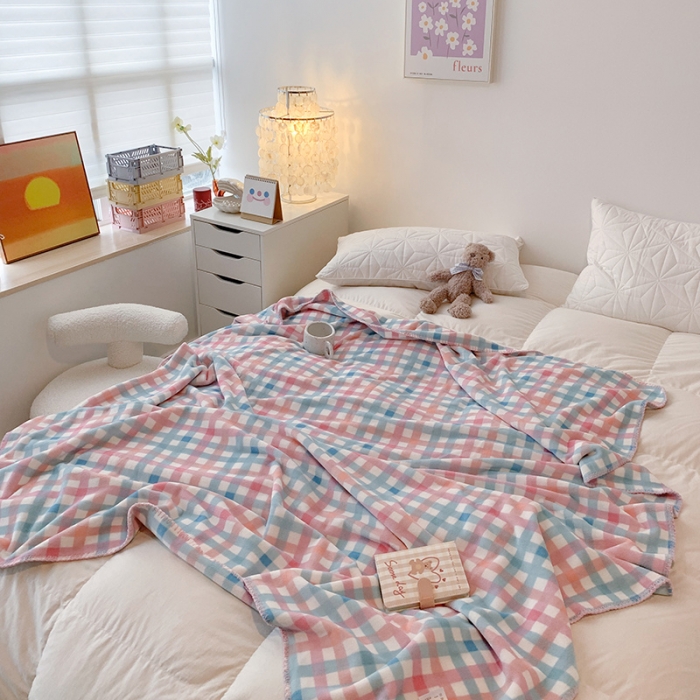 91家纺网 家纺一手货源 找家纺 澳萝拉2021新款小清新牛奶绒双层盖毯毛毯法莱绒雪花绒粉蓝格