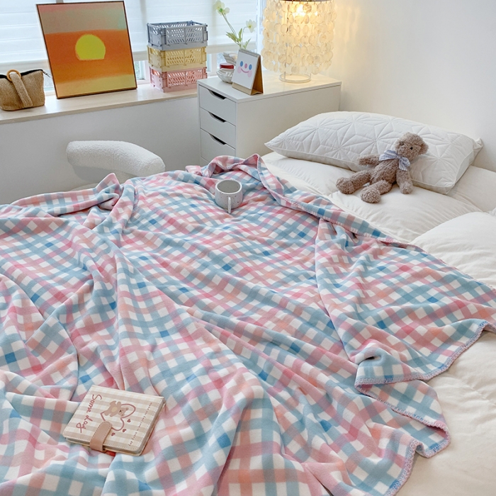 91家纺网 家纺一手货源 找家纺 澳萝拉2021新款小清新牛奶绒双层盖毯毛毯法莱绒雪花绒粉蓝格