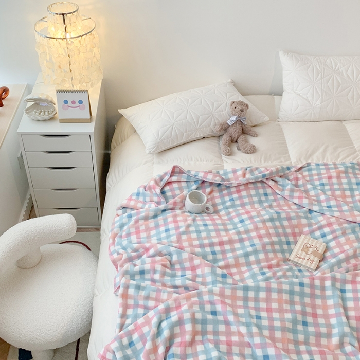 91家纺网 家纺一手货源 找家纺 澳萝拉2021新款小清新牛奶绒双层盖毯毛毯法莱绒雪花绒粉蓝格