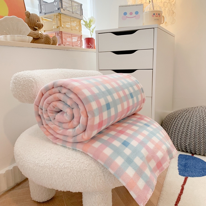 91家纺网 家纺一手货源 找家纺 澳萝拉2021新款小清新牛奶绒双层盖毯毛毯法莱绒雪花绒粉蓝格