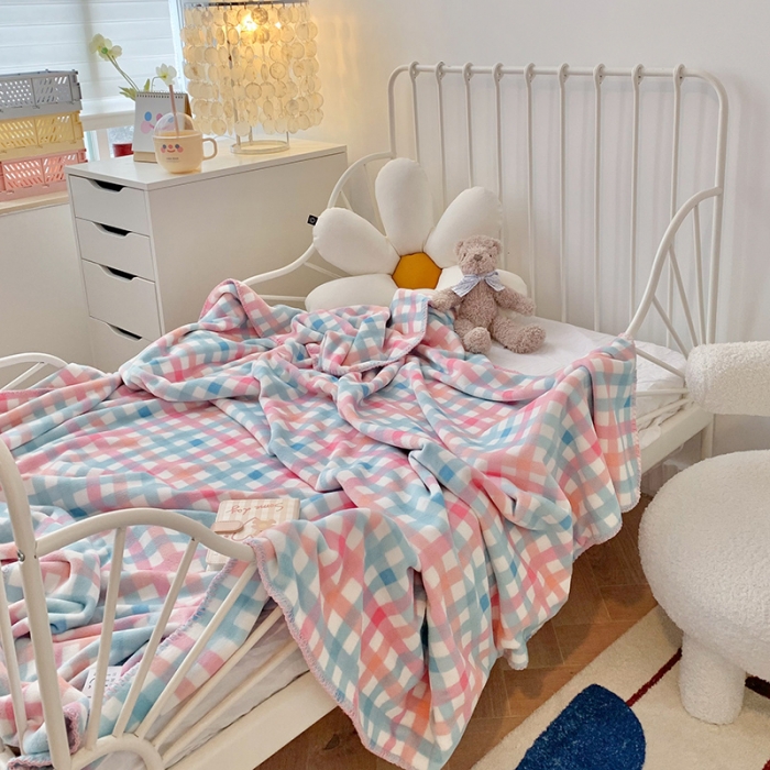 91家纺网 家纺一手货源 找家纺 澳萝拉2021新款小清新牛奶绒双层盖毯毛毯法莱绒雪花绒粉蓝格