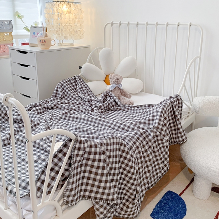 91家纺网 家纺一手货源 找家纺 澳萝拉2021新款小清新牛奶绒双层盖毯毛毯法莱绒雪花绒黑白格