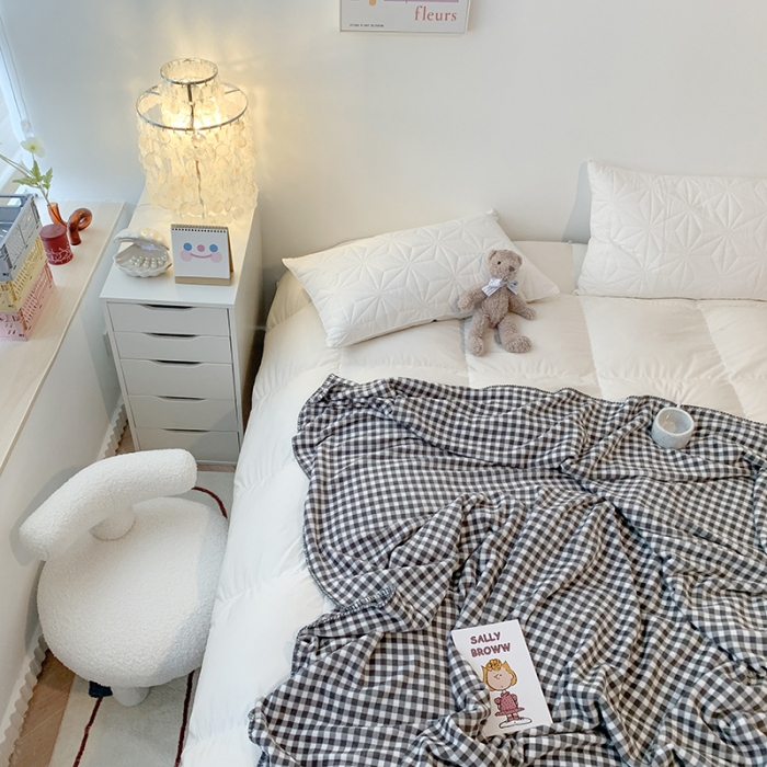 91家纺网 家纺一手货源 找家纺 澳萝拉2021新款小清新牛奶绒双层盖毯毛毯法莱绒雪花绒黑白格