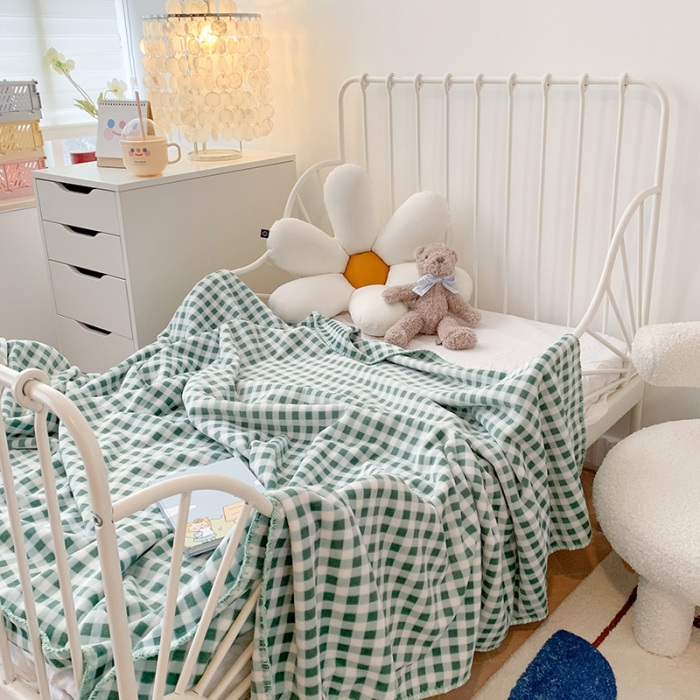 91家纺网 家纺一手货源 找家纺 澳萝拉2021新款小清新牛奶绒双层盖毯毛毯法莱绒雪花绒墨绿格