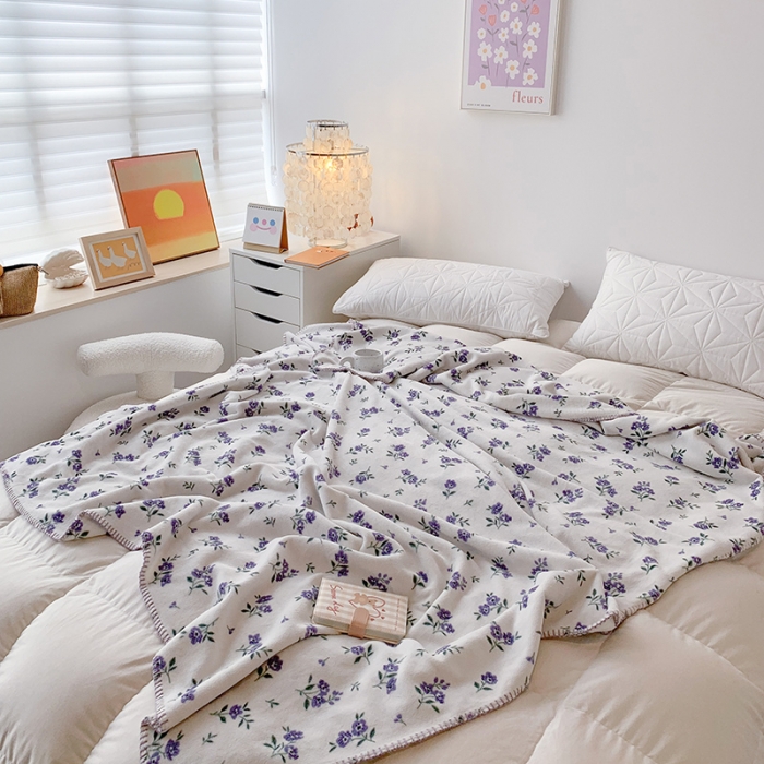 91家纺网 家纺一手货源 找家纺 澳萝拉2021新款小清新牛奶绒双层盖毯毛毯法莱绒雪花绒小浪漫