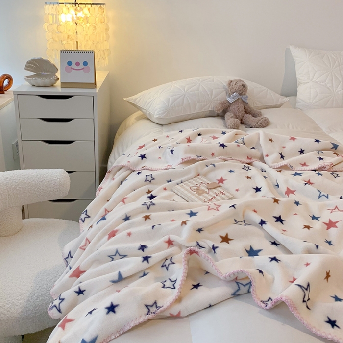 91家纺网 家纺一手货源 找家纺 澳萝拉2021新款小清新牛奶绒双层盖毯毛毯法莱绒雪花绒星星集