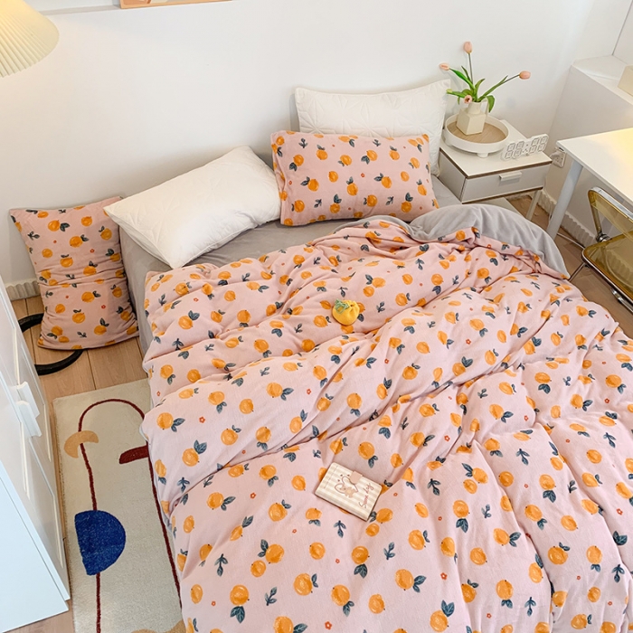 91家纺网 家纺一手货源 找家纺 澳萝拉2021高克重卡通清新牛奶绒四件套水晶法莱绒 开心橙