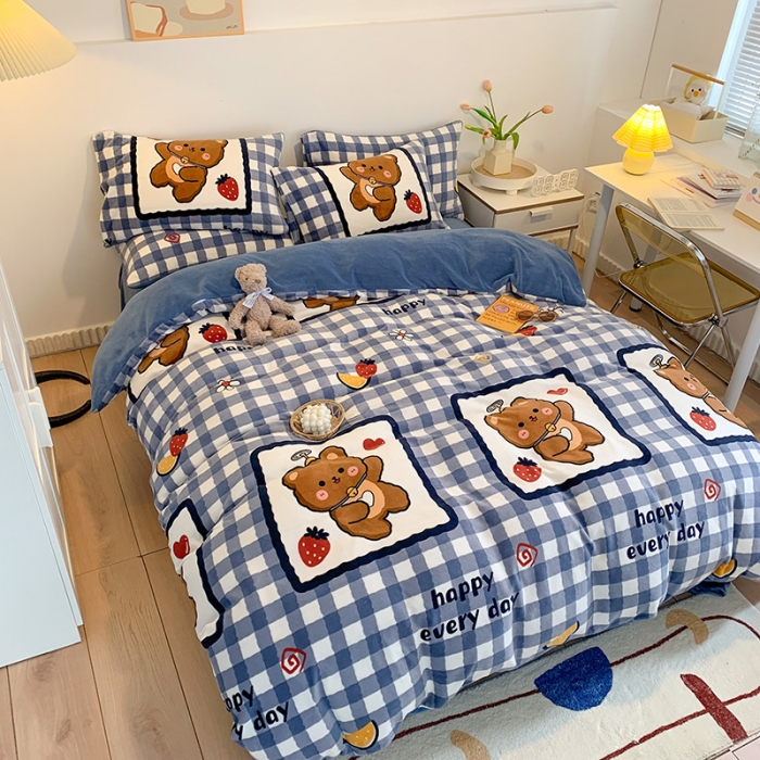 91家纺网 家纺一手货源 找家纺 澳萝拉2021高克重卡通清新牛奶绒四件套水晶法莱绒 草莓熊