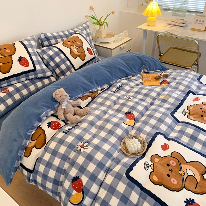 91家纺网 家纺一手货源 找家纺 澳萝拉2021高克重卡通清新牛奶绒四件套水晶法莱绒 草莓熊