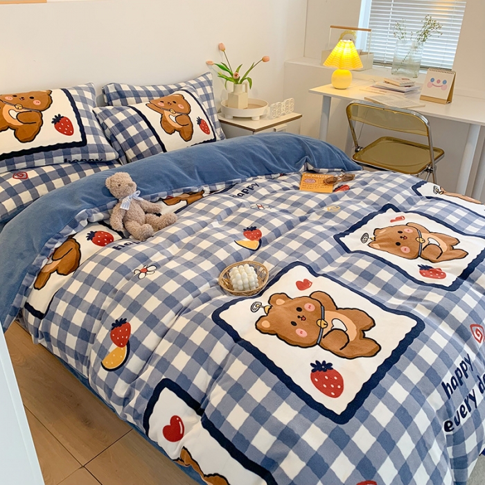 91家纺网 家纺一手货源 找家纺 澳萝拉2021高克重卡通清新牛奶绒四件套水晶法莱绒 草莓熊