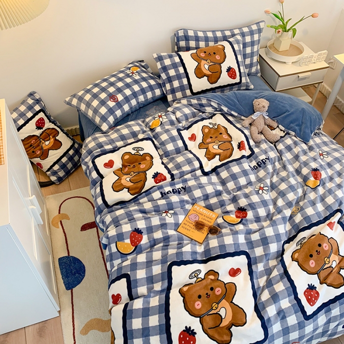 91家纺网 家纺一手货源 找家纺 澳萝拉2021高克重卡通清新牛奶绒四件套水晶法莱绒 草莓熊