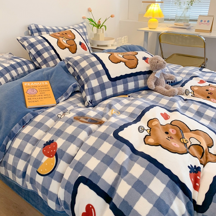 91家纺网 家纺一手货源 找家纺 澳萝拉2021高克重卡通清新牛奶绒四件套水晶法莱绒 草莓熊