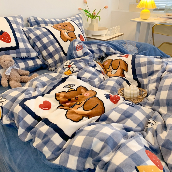 91家纺网 家纺一手货源 找家纺 澳萝拉2021高克重卡通清新牛奶绒四件套水晶法莱绒 草莓熊