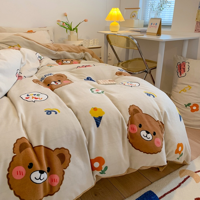 91家纺网 家纺一手货源 找家纺 澳萝拉2021高克重卡通清新牛奶绒四件套水晶法莱绒 奶油熊