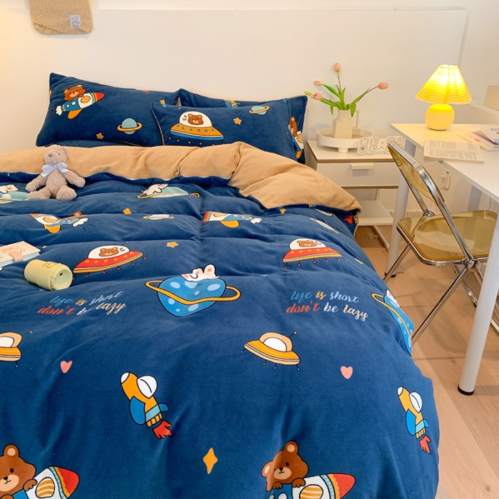 91家纺网 家纺一手货源 找家纺 澳萝拉高克重卡通清新牛奶绒四件套水晶法莱绒星际幻想蓝