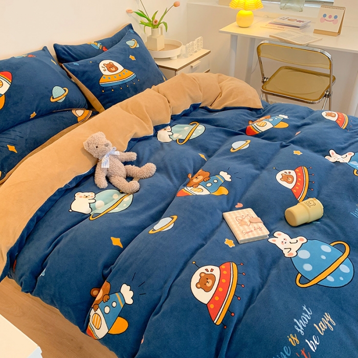 91家纺网 家纺一手货源 找家纺 澳萝拉高克重卡通清新牛奶绒四件套水晶法莱绒星际幻想蓝