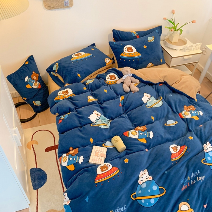 91家纺网 家纺一手货源 找家纺 澳萝拉高克重卡通清新牛奶绒四件套水晶法莱绒星际幻想蓝