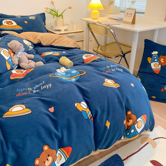 91家纺网 家纺一手货源 找家纺 澳萝拉高克重卡通清新牛奶绒四件套水晶法莱绒星际幻想蓝