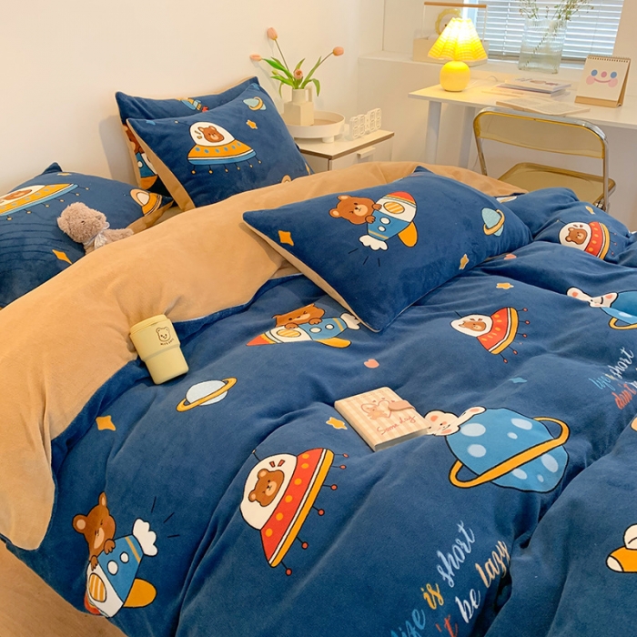 91家纺网 家纺一手货源 找家纺 澳萝拉高克重卡通清新牛奶绒四件套水晶法莱绒星际幻想蓝