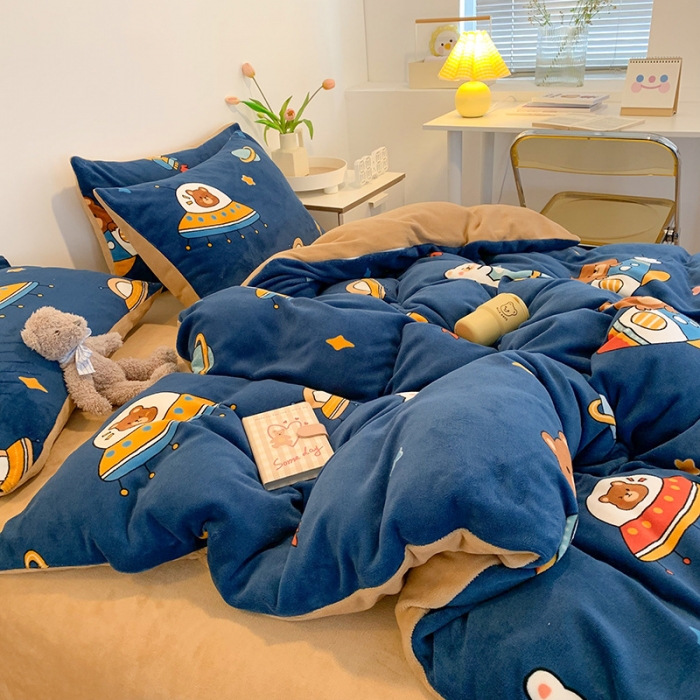 91家纺网 家纺一手货源 找家纺 澳萝拉高克重卡通清新牛奶绒四件套水晶法莱绒星际幻想蓝