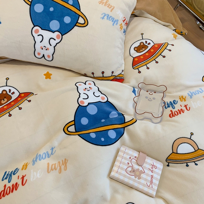 91家纺网 家纺一手货源 找家纺 澳萝拉2021高克重卡通清新牛奶绒四件套水晶法莱绒星际幻想白