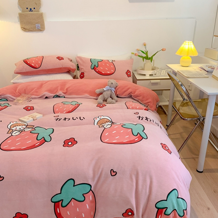 91家纺网 家纺一手货源 找家纺 澳萝拉2021高克重卡通清新牛奶绒四件套水晶法莱绒甜趣草莓