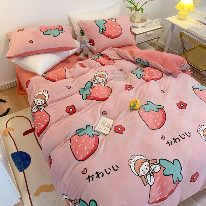 91家纺网 家纺一手货源 找家纺 澳萝拉2021高克重卡通清新牛奶绒四件套水晶法莱绒甜趣草莓