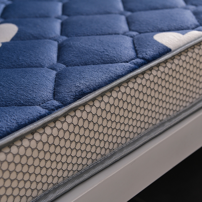 91家纺网 家纺一手货源 找家纺 亿丁点床垫 2021新款法莱绒针织立体床垫法莱绒云朵小床