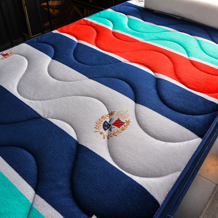 91家纺网 家纺一手货源 找家纺 亿丁点床垫2021新款法莱绒针织立体床垫法莱绒极 致简约小床