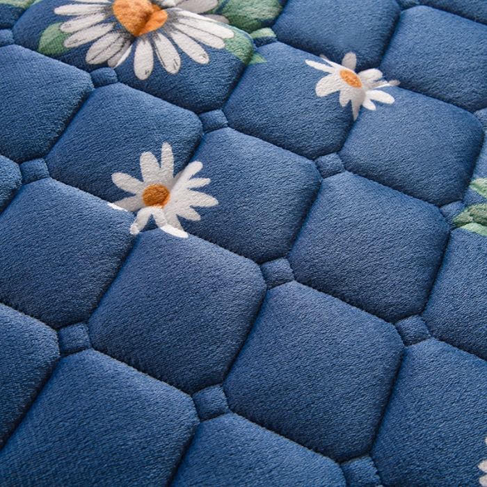 91家纺网 家纺一手货源 找家纺 亿丁点床垫 2021新款法莱绒针织立体床垫法莱绒小雏菊