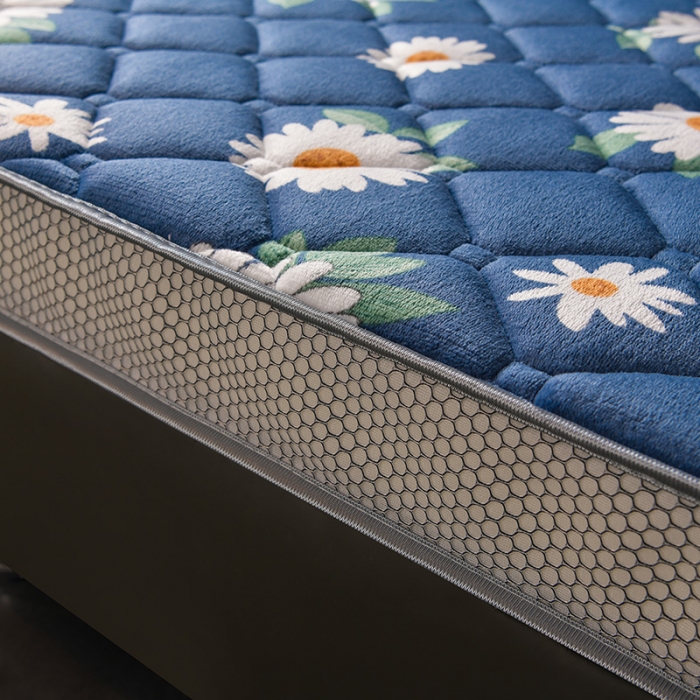 91家纺网 家纺一手货源 找家纺 亿丁点床垫 2021新款法莱绒针织立体床垫法莱绒小雏菊