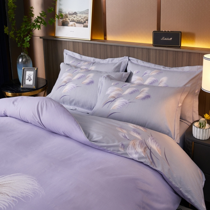 91家纺网 家纺一手货源 找家纺 =芊寻家居 2024新款全棉大版磨毛四件套 红尘烟雨紫