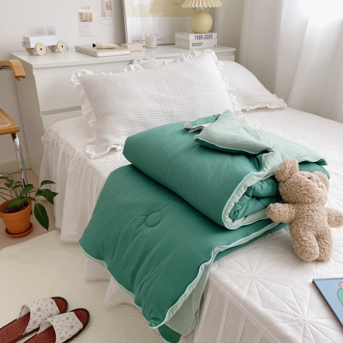 91家纺网 家纺一手货源 找家纺 星期八 2021新款马卡龙大豆针织春秋被冬被 深绿浅绿