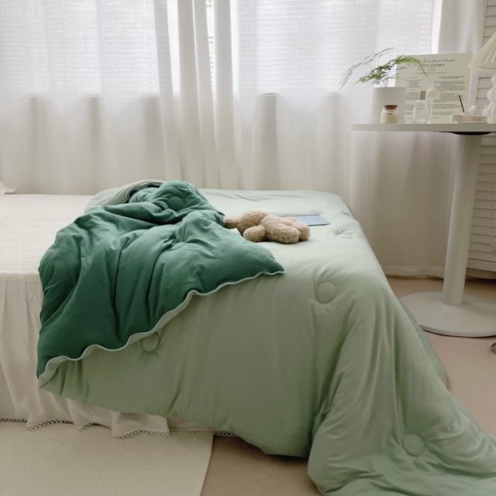 91家纺网 家纺一手货源 找家纺 星期八 2021新款马卡龙大豆针织春秋被冬被 深绿浅绿