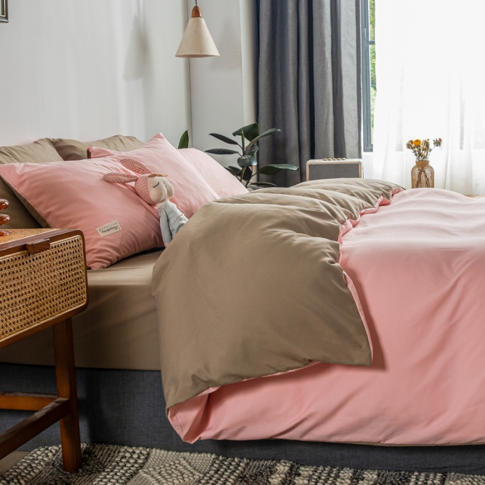 91家纺网 家纺一手货源 找家纺 漫仙阁 2024年新款纯色双拼学生三件套四件套  粉色+卡其