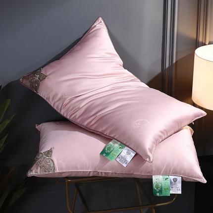91家纺网 家纺一手货源 找家纺 梦叶草 2021新款蕾丝刺绣艾草抗菌枕 粉色