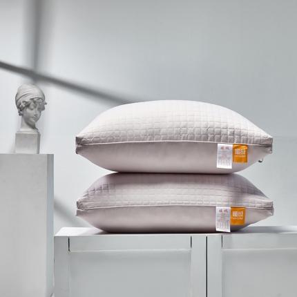 91家纺网 家纺一手货源 找家纺 梦叶草 2021新款水洗方格暖绒枕芯 可水洗枕头 驼色